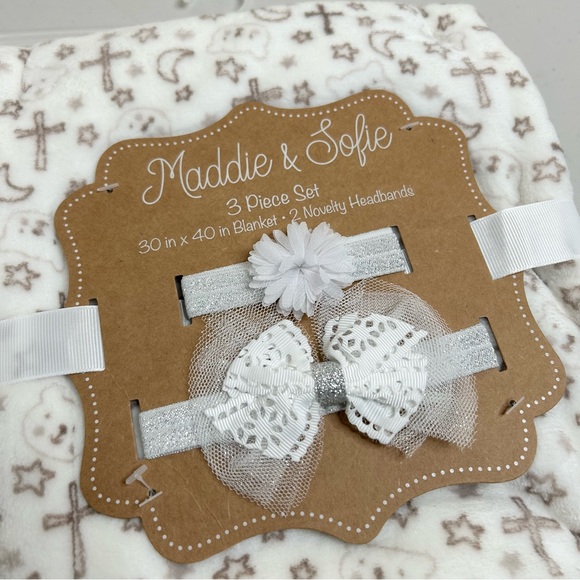 Maddie & Sofie Baby Blanket 3 piece Set with 2 novelty headbands 30x40 - Picture 3 of 7